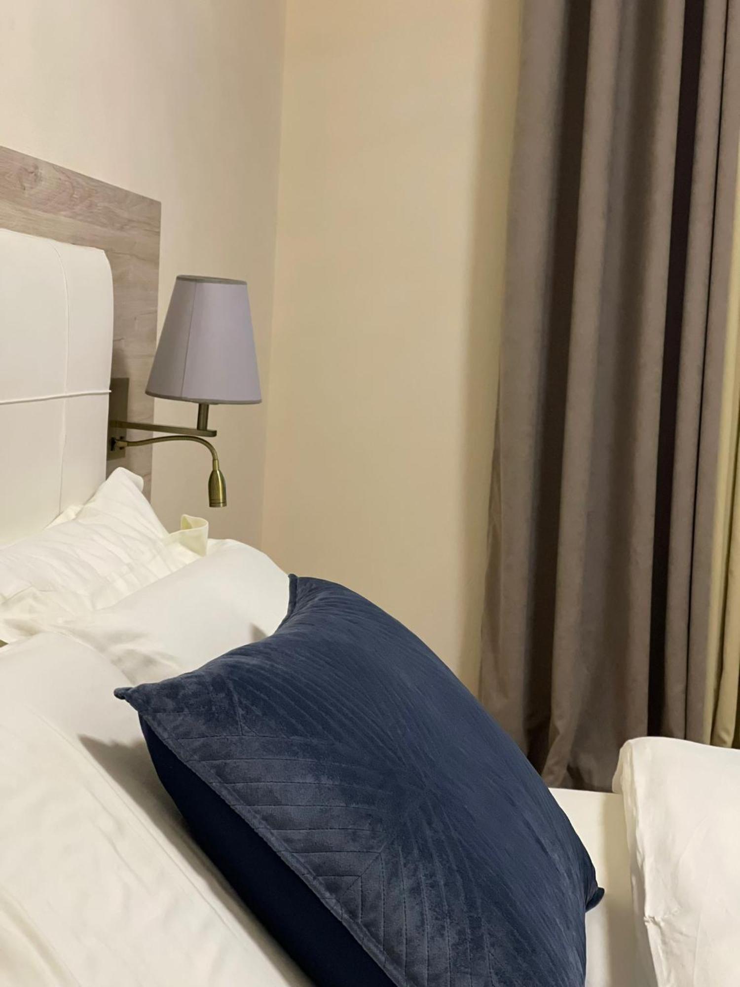 Hotel Vd Roleks Влёра Экстерьер фото